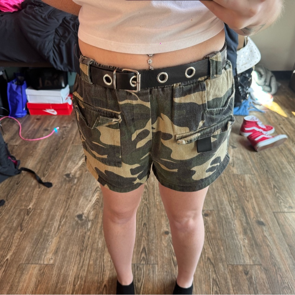 Camouflage Women's Shorts without Belt